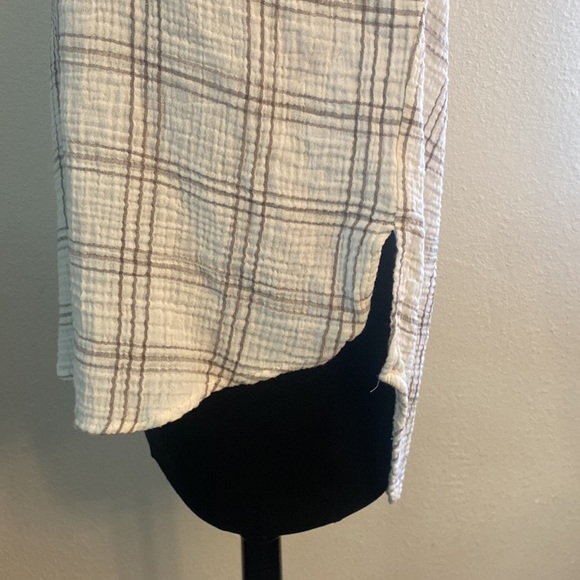 White button up - Picture 6 of 7